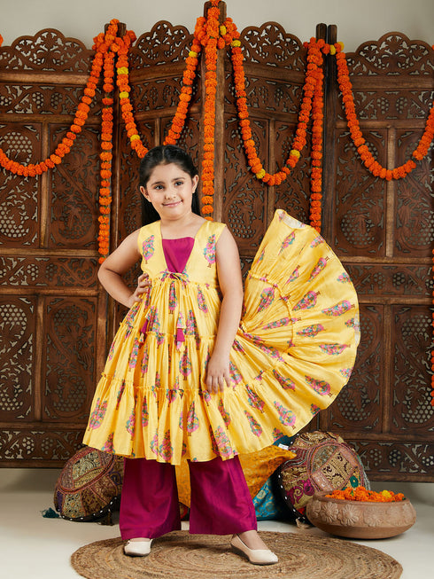 Girl's' Yellow And Pink Ethnic Kurta Pant Set